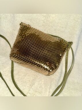 Whiting & Davis Gold Mesh Crossbody Bag Green Strap Vintage 80s 90s Purse 8x5